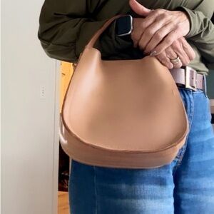 Chic Tan Leather Shoulder Bag